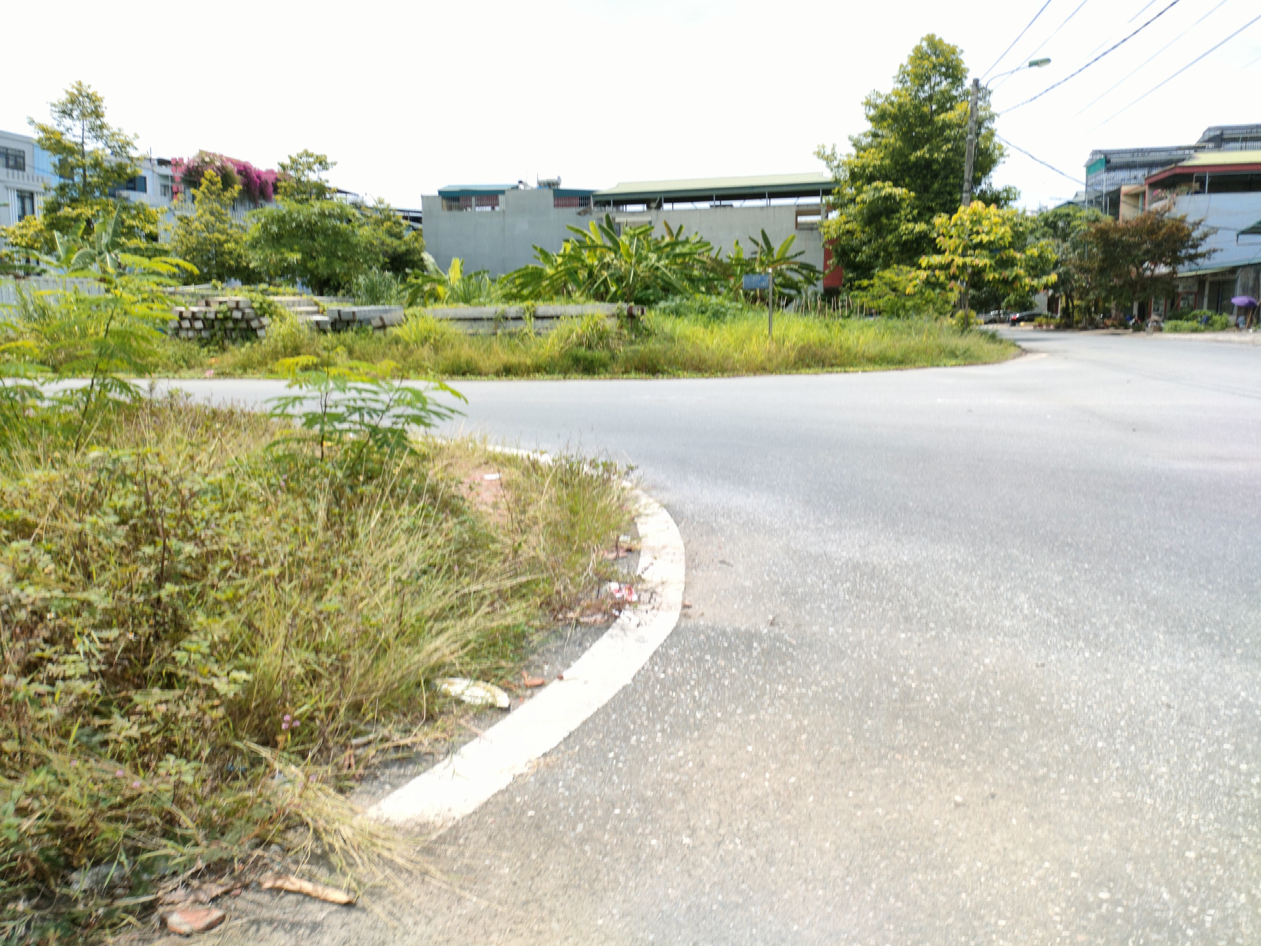 Lô đất xây BT – nhà vườn 3 mặt thoáng ngay phố Trần Đăng Ninh, phường Cốc Lếu, Lào Cai, chủ cần bán nhanh nên giá cực đầu tư